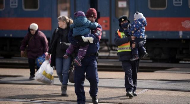 Польша готовится отменить пособия для украинским беженцев
