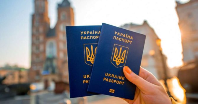 Поїхати не можна залишитись: На які умови можуть ще розраховувати українці у ЄС через 3 місяці війни
