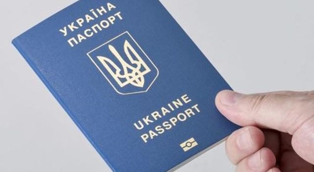 Український паспорт з 25 червня можна буде отримати за кордоном