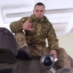“Аби наступила перемога.  Хоча б знайду те місце, де лежить мій син”: розповідь матері 21-річного військового з Маріуполя