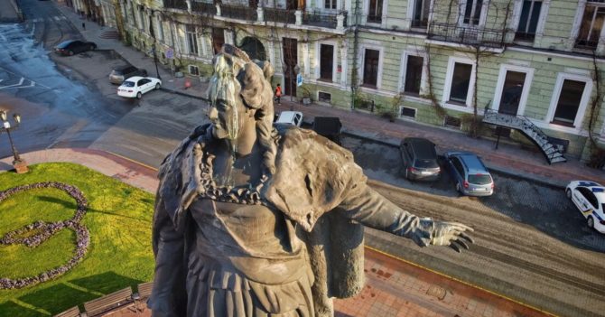 Зеленський попросив міськраду Одеси розглянути знесення пам’ятника Катерині ІІ