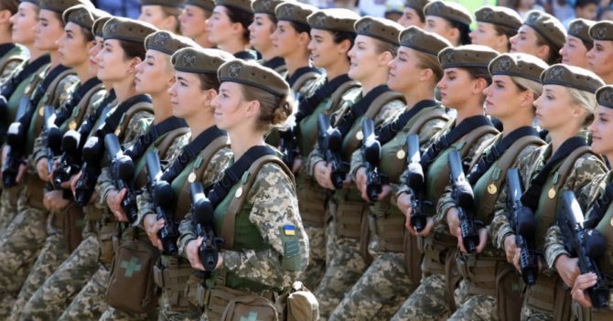 Взяття жінок на військовий облік перенесли на рік