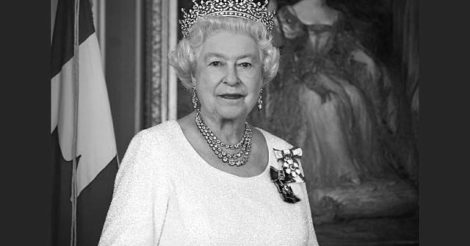 Королева Єлизавета ІІ: 10 книжок про життя та родину жінки-легенди