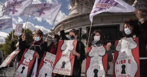 У  Франції триває боротьба за закріплення права на аборти в конституції