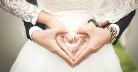 Під час війни не до розлучень: В Україні шлюбів утричі більше