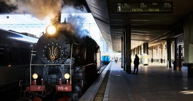 Укрзалізниця кататиме ретро-потягом у Києві