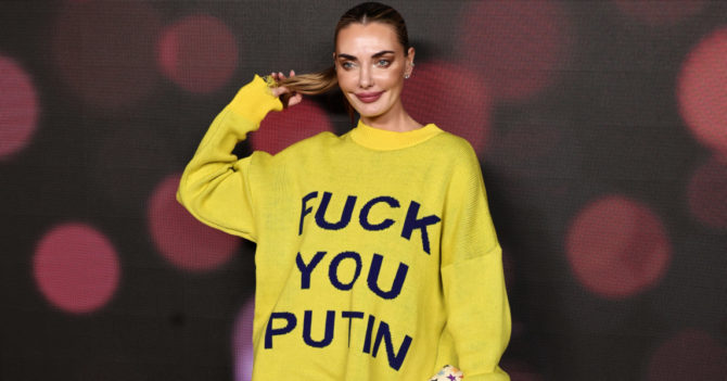 Тиждень моди у Нью-Йорку: українська модель Аліна Байкова промовисто "послала" Путіна
