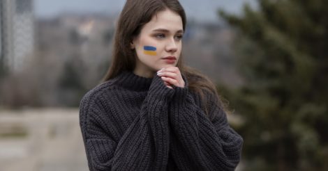 Як на жінок та дівчат впливає тривала війна в Україні: подробиці