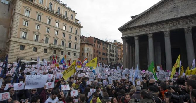 В Італії уряд обмежив батьківські права гей-пар