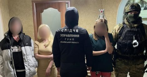 Продавала українок в сексуальне рабство: на Київщині затримали організаторку та її спільників