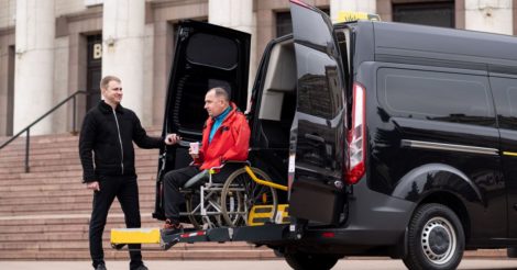 У Києві Uklon запустив таксі для людей з інвалідністю: подробиці