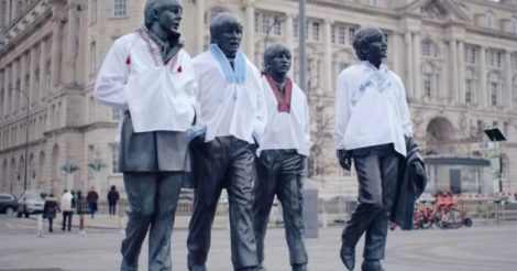У Ліверпулі пам'ятник The Beatles одягли у вишиванки: фото