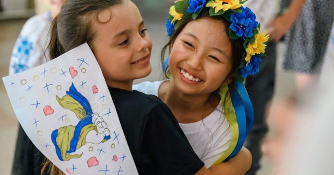 В Україну приїхала 10-річна японська волонтерка: деталі