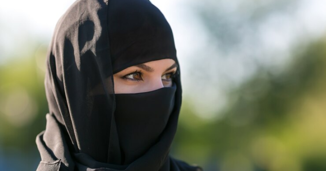 Талібан зобов’язав усіх жінок в Афганістані носити паранджу: каратимуть усіх, деталі