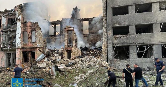Ракетний обстріл Миколаєва: постраждали п’ятеро дітей, серед них немовля