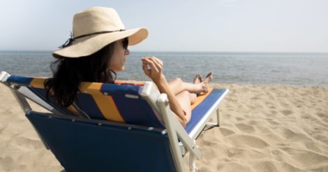Захист від сексуальних домагань на пляжі: у Франції запустили застосунок для жінок