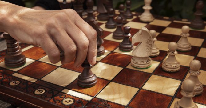 Трансгендерним людям заборонили брати участь у жіночих турнірах з шахів