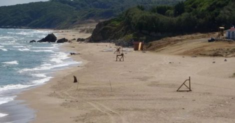 На пляжі в Туреччині виявили 28 нерозірваних снарядів: відео та подробиці
