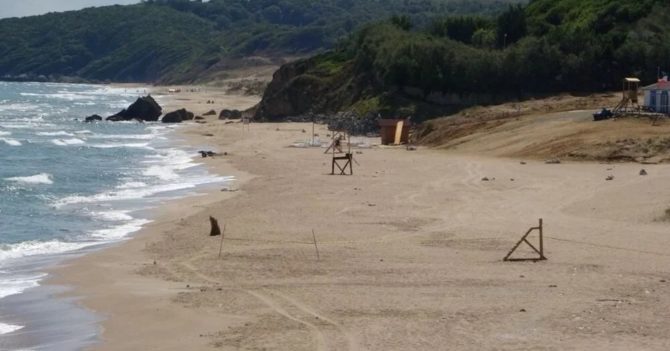 На пляжі в Туреччині виявили 28 нерозірваних снарядів: відео та подробиці
