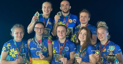 Українська збірна з пляжної боротьби завоювала сім медалей: подробиці та фото