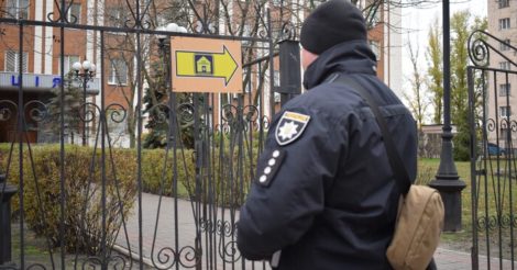 У Києві дітей з собакою не пустили до бомбосховища: реакція прокуратури