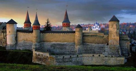 Вікова міць фортець та замків України