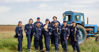В Україні створили навчальну програму для жінок, які хочуть стати трактористками