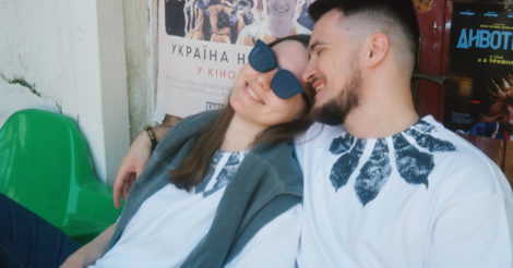 Випадкова тінь: бренд FREEki та фотографиня Ірина Тітенко випустили лімітований дроп футболок із київським каштаном