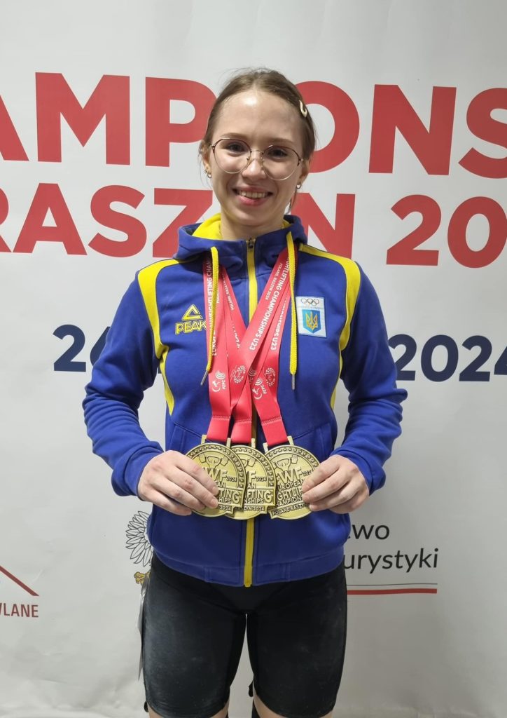 українська важкоатлетка