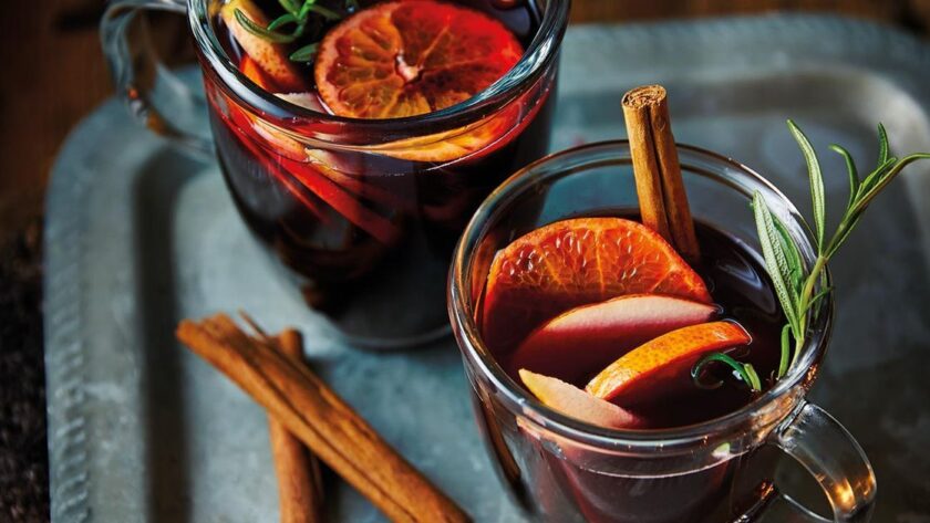 Глінтвейн з вермутом — зігрівальний напій для прохолодних вечорів