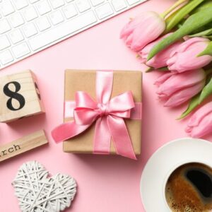 Що подарувати на 8 березня: ідеї подарунків для жінок