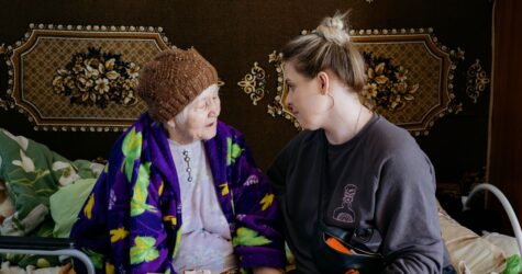Бабусині фрази — на мерч: благодійний фонд «Юлині бабусі» запускає нову ініціативу