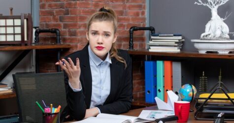 Чому у “хороших дівчат” не складається кар’єра: як соціальні шаблони ламають амбіції