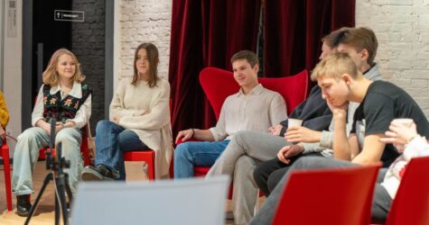 Як одягати презерватив та як дивитись порно: в Dialog Hub пройде серія безкоштовних лекцій із сексуальної освіти для підлітків