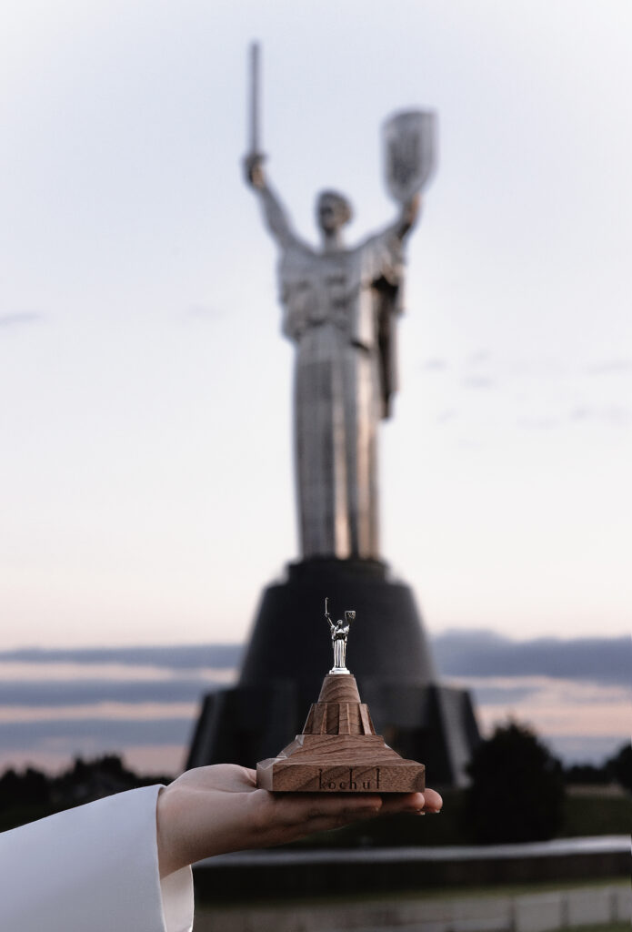 "Батьківщина-мати"