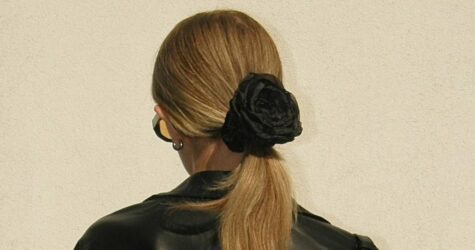 Бренд JJSQUEE та фонд Future for Ukraine презентували благодійний аксесуар — резинку для волосся «Троянда»