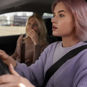 Жінки в дорозі: як водійки та пасажирки змінюють економіку та безпеку подорожей