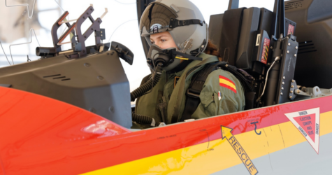 Принцеса Астурійська здійснила перший самостійний політ під час військової підготовки