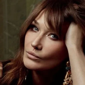 «Я ніколи не була політичною жінкою»: Карла Бруні про особисті ролі в житті 