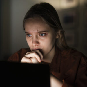 Кібернасильство: що робити, коли тебе переслідують онлайн?