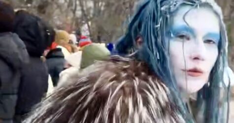 Русалки з’явилися на Русанівській набережній під час музичного open-air у Києві