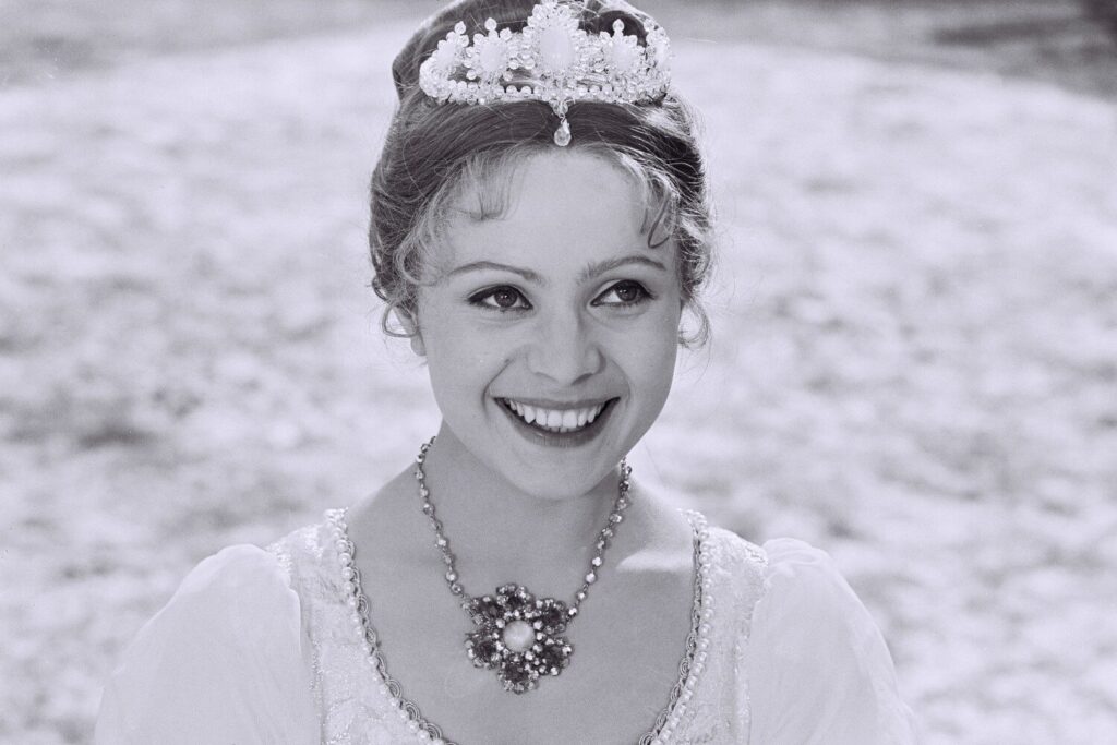 "Три горішки для Попелюшки"