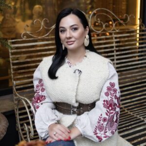 «Любов, як останній щит»: українські артисти та Юлія Барва прочитали вірш про найтемнішу зиму