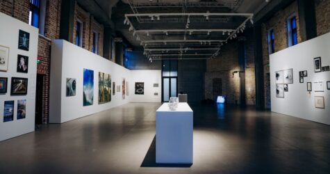 У Львові відкрилася виставка про самотність «Дивлячись у розриви IV»: фото