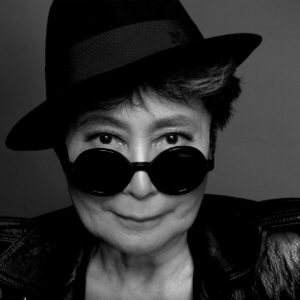 Не тільки “дружина Леннона”: як Йоко Оно змінила мистецтво, фемінізм і саме поняття партнерства