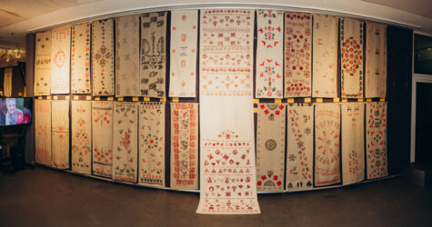 У Києві відкрилася виставка вибійчаних рушників, створених українцями з усього світу