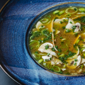 Пісний борщ із печерицями: рецепт від Віталіни Біблів та Аліка Мкртчяна