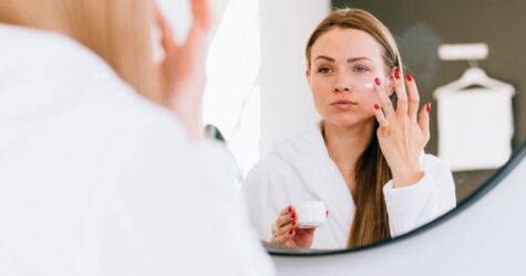 Чому шкіра виглядає тьмяною і як повернути їй природне сяйво