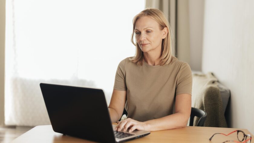 «Microsoft: ШІ-навички для жінок»: триває набір на навчальну програму