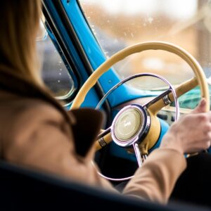 Жінки за кермом: як змінювалася культура водіння в Україні